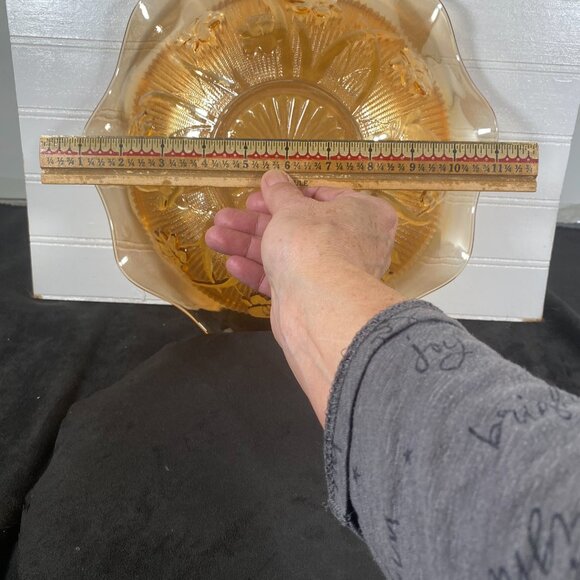 Large Iris and Herringbone Jeannette Carnival Glass Fruit Serving Bowl, - Picture 7 of 8